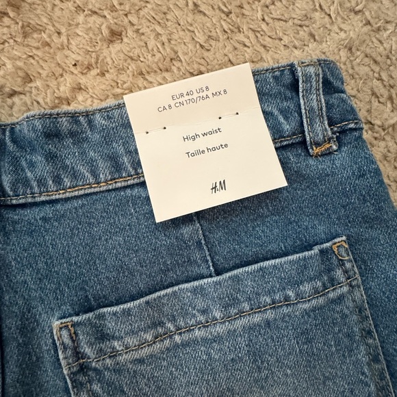 NWT H&M Classic Blue Jean Shorts Size 8 - Picture 4 of 5